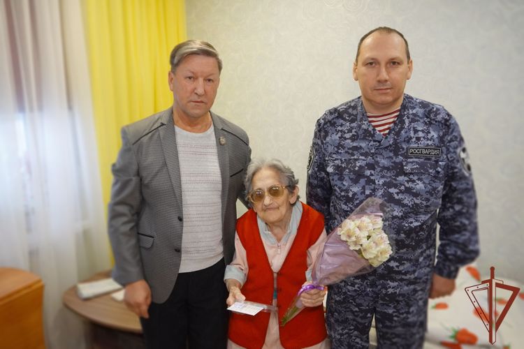 Ветерана вневедомственной охраны Росгвардии  поздравили с профессиональным праздником